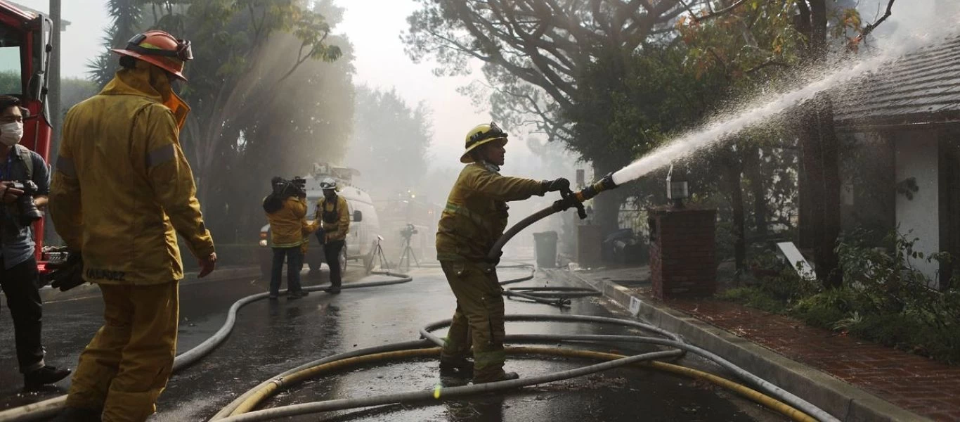 Αντίθετοι με τον υποχρεωτικό εμβολιασμό οι πυροσβέστες του Λος Άντζελες - Καταθέτουν αγωγή κατά της πόλης